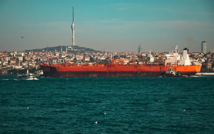 Atac cu drone ucrainene asupra unui petrolier Chevron: Tensiuni explozive în Marea Neagră