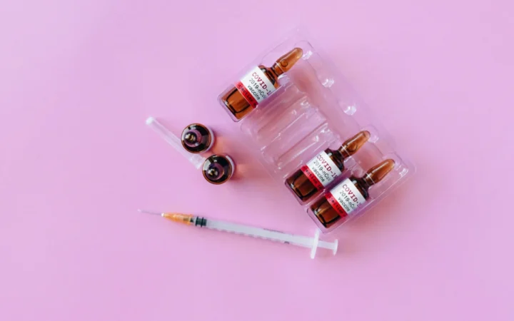 Descoperire Șocantă: Contaminarea cu ADN din Vaccinurile mRNA COVID-19 Explicată de Experți