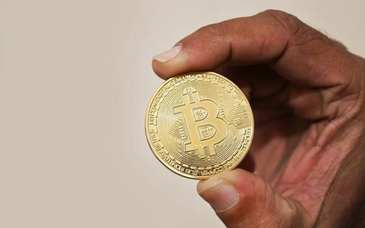 Revoluția monedelor digitale: Cum transformă cryptocurrency economia României