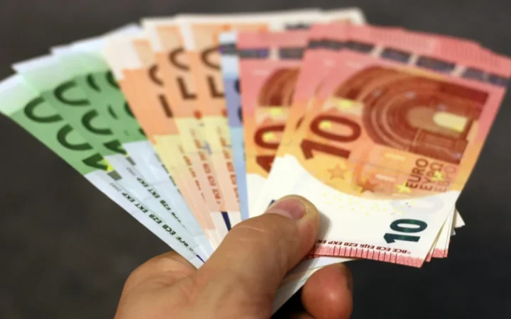 Suedia se gândește serios la euro: Ministrul de Finanțe propune o investigație oficială
