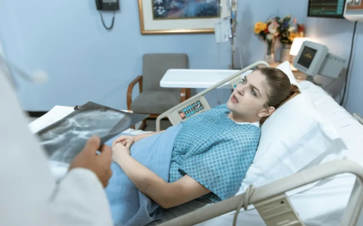 Șoc la un spital din Texas: Fetiță de 4 ani răpusă de o bacterie super-rezistentă, nu de rujeolă!