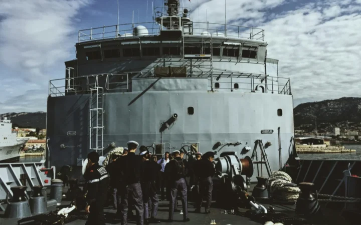 Incendiu de 30 de ore pe portavionul USS Gerald R. Ford lasă peste 600 de marinari fără locuri de dormit, cauza necunoscută