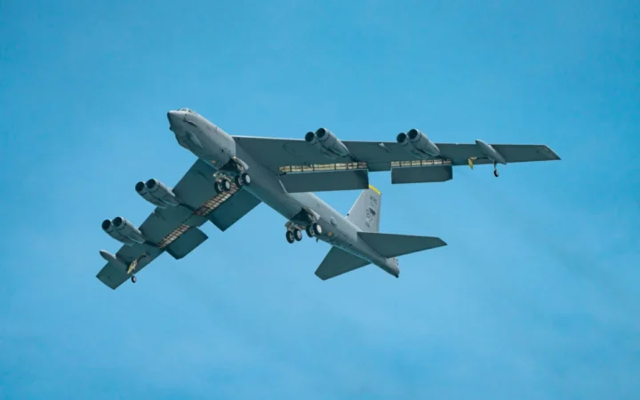 Rusia agită apele: Bombardiere Tu-22M3, la un pas de granițele NATO! Londra intră în alertă, iar China lansează predicții despre Donbas