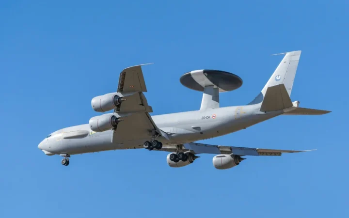 Iran distruge pentru prima dată un avion american Boeing E-3 Sentry AWACS pe o bază din Arabia Saudită