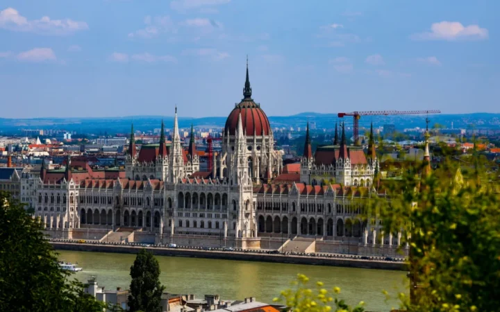 Viktor Orbán și Fidesz, înfrânți după 16 ani: Opoziția câștigă alegerile istorice din Ungaria