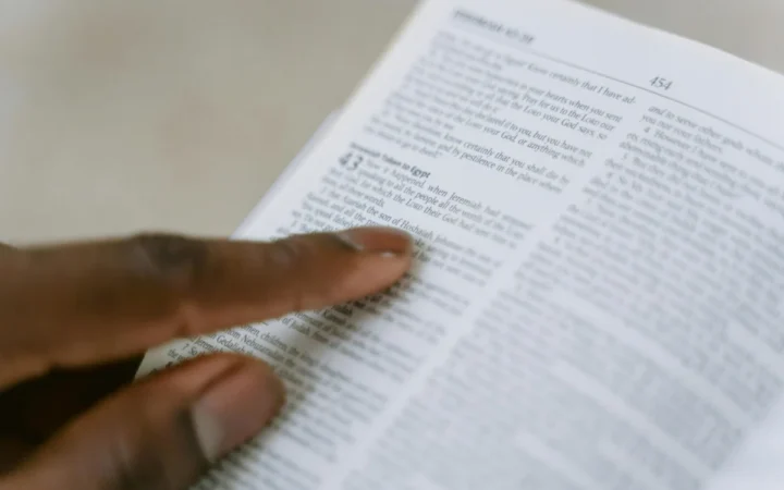 Cum Biblia Scofield a Schimbat Viziunea Creștinilor Asupra Israelului și a Generat Dispute privind Antisemitismul