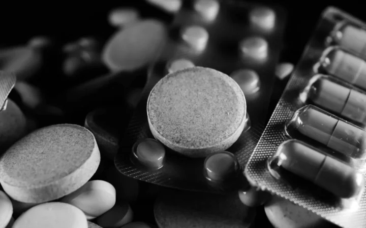 Adevărul despre creșterea consumului de medicamente la persoanele peste 75 de ani: Ce arată de fapt statisticile