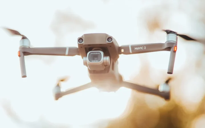 Val masiv de atacuri cu drone în Rusia: Sute de aparate doborâte și evacuări lângă bază militară