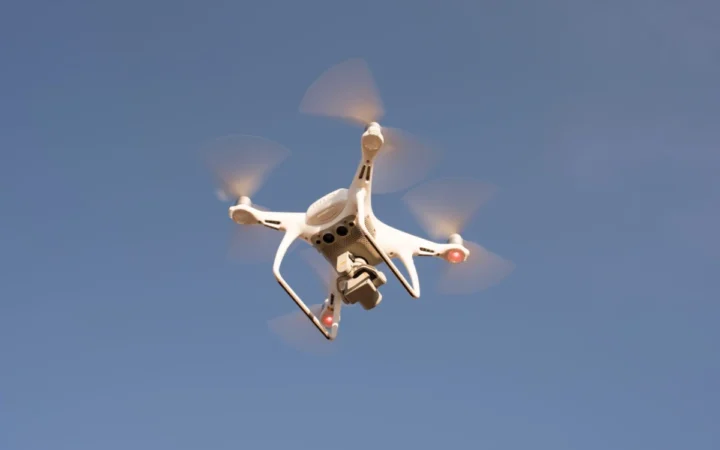 Atacuri masive cu drone asupra Rusiei chiar de Ziua Națională: Moscova, Tatarstan și Belgorod sub asediu