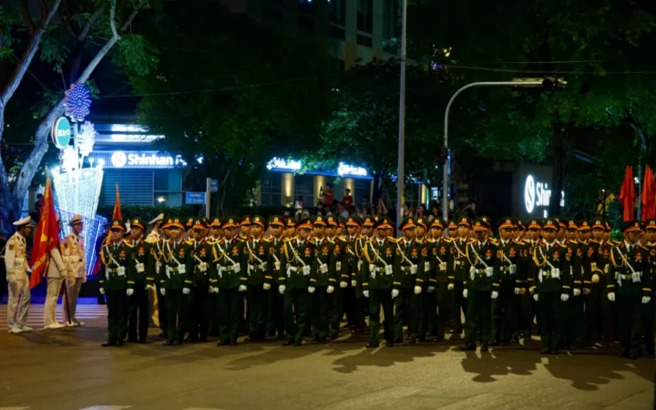 Spectacol istoric la Phenian: Xi Jinping primit cu fast de Kim Jong-un
