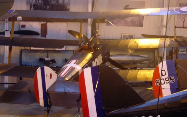 Aeronava cu Opt Persoane la Bord Prăbușită la Edwards Air Force Base în Deșertul Mojave