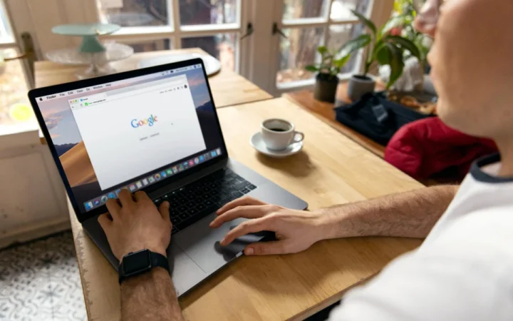 Utilizatori nemulțumiți de AI în Google Search migrează spre motoare de căutare alternative