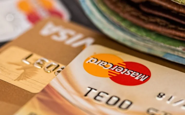 Banca Centrală a Norvegiei Recomandă Cetățenilor să Păstreze Bani Cash Acasă în Caz de Pene de Curent sau Blocaje Digitale