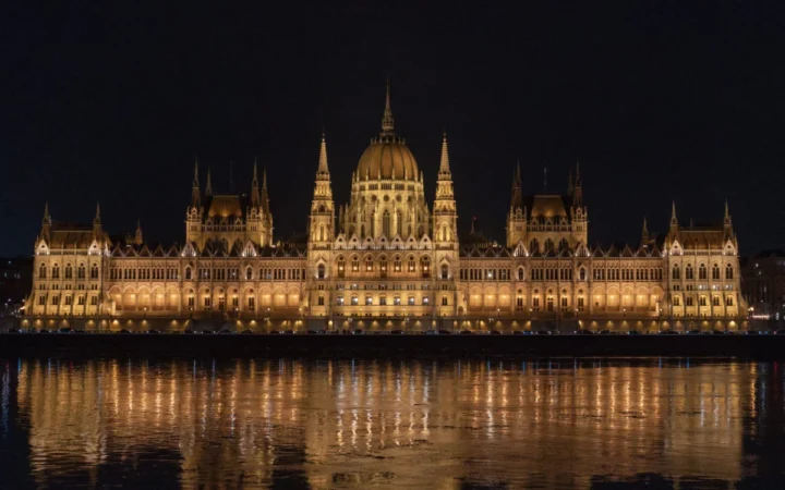 Guvernul Orpo supraviețuiește moțiunilor de cenzură în urma scandalului finanțării arenei Garden Helsinki
