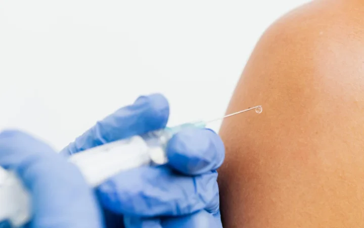 Cel mai amplu studiu arată: peste jumătate dintre copiii vaccinați dezvoltă boli cronice, comparativ cu cei nevaccinați