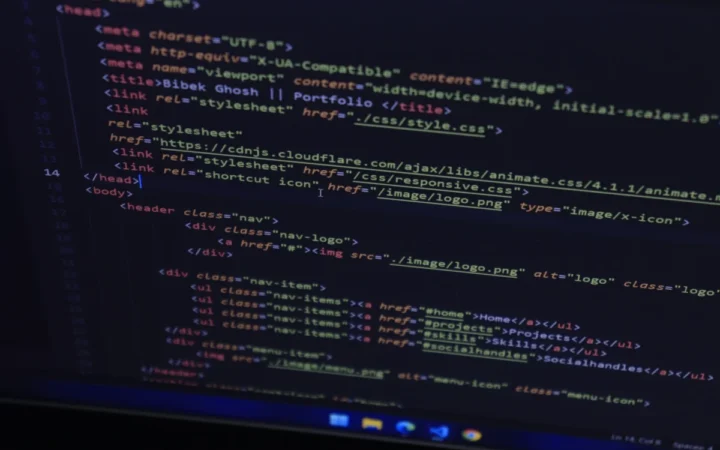 Grok 4.5: Noua Super-Armă AI de la xAI, Gândită Pentru Programatori și Agenți Inteligenți