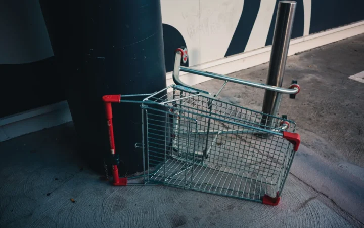 Aproape jumătate dintre comercianți, victime ale infracțiunilor în Suedia: Fenomenul furturilor explodează