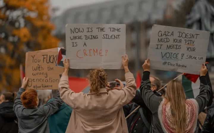 Campanie Save Europe Act la Bruxelles: Activști și Politicieni Predau Parlamentului European o Petiție pentru Reducerea Migrației