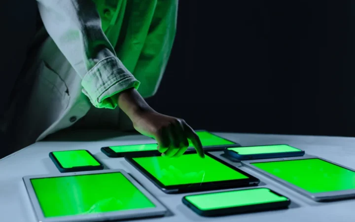 Suedia introduce supraveghere digitală la examenele de liceu pentru a combate frauda cu Inteligență Artificială