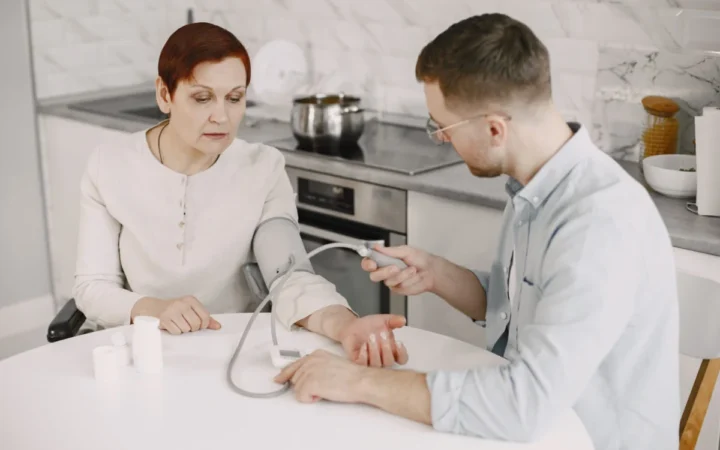 Studiu american: Trei factori care pot reduce cu 13 ani durata vieții fără demență după 50 de ani