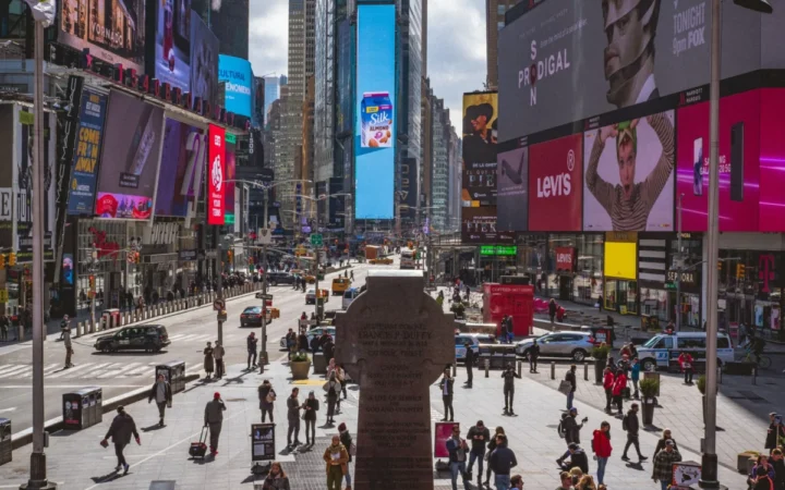 OpenAI Extinde Publicitatea în 31 de Piețe Europene: Ce Se Schimbă Pentru Utilizatori?