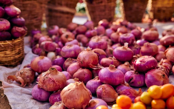 Supermarketurile din Finlanda refuză legumele locale, în timp ce fermierii riscă să arunce recoltele