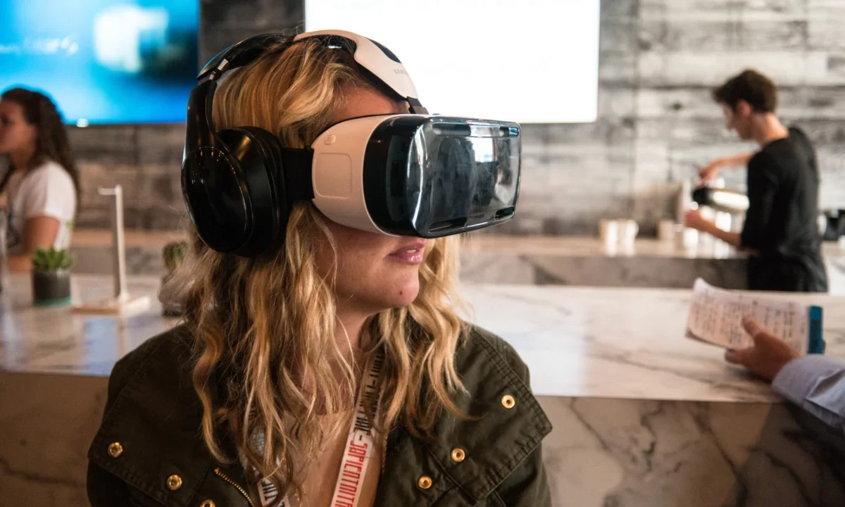 Jocurile VR câștigă popularitate rapidă în România odată cu accesul facil la tehnologie