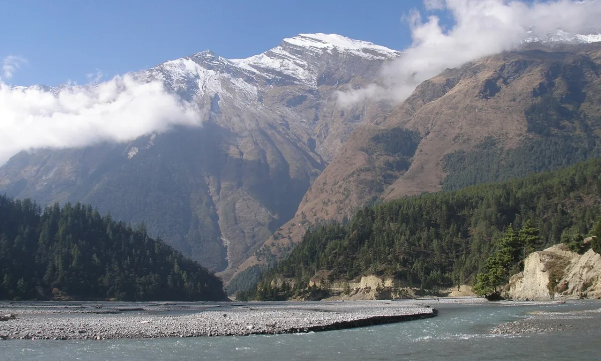 Inundații catastrofale în Nepal: peste 330 de morți și mii de persoane dispărute